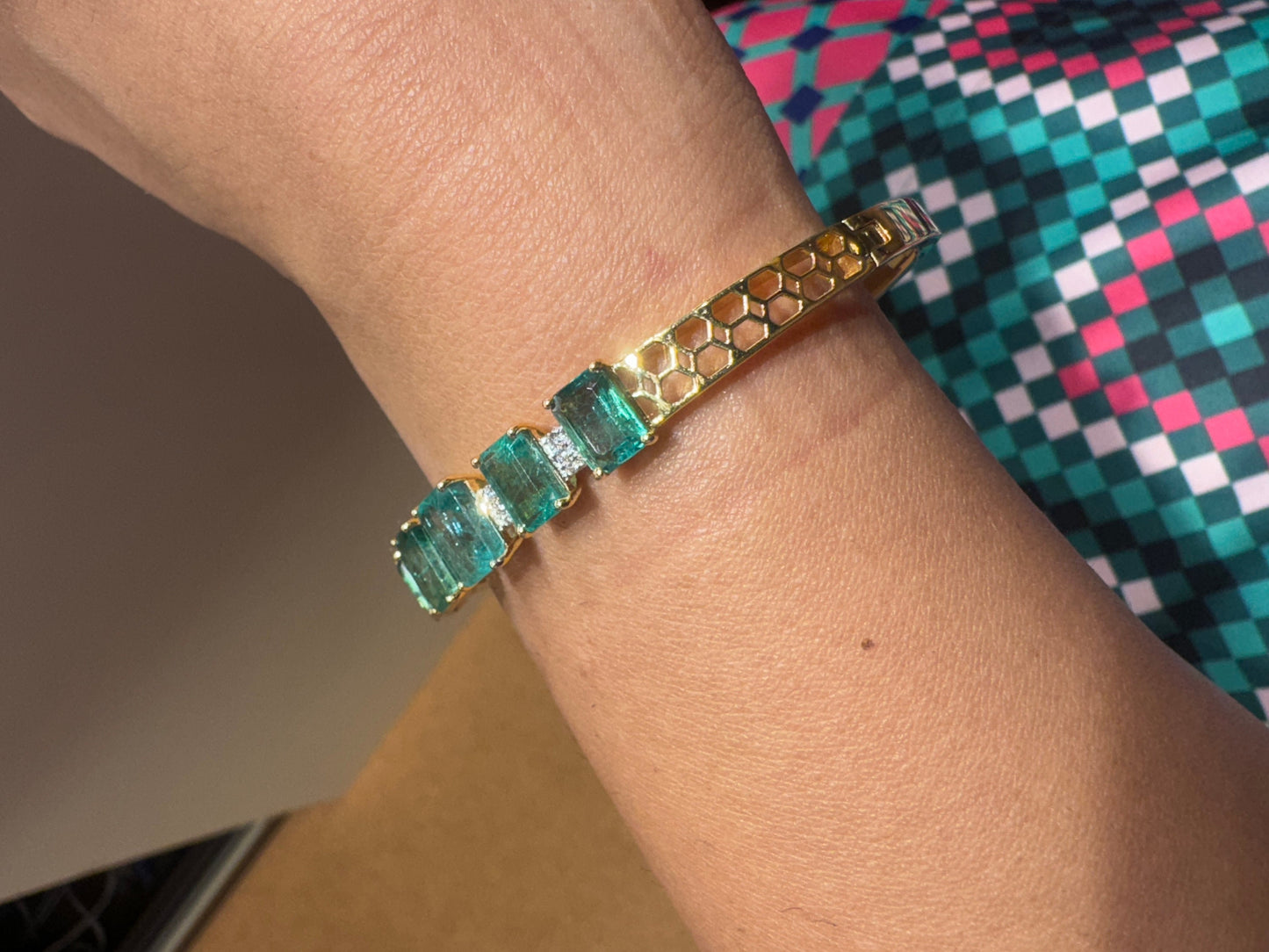 Elegant 18k Solid Gold Emerald Diamond Bangle Bracelet - Green Gemstone Jewelry